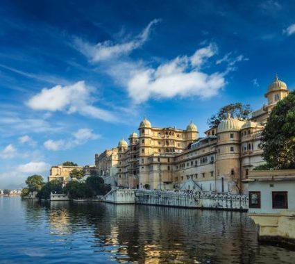 romantic-india-luxury-tourism-concept-background-udaipur-city-palace-and-lake-pichola-udaipur-r_u-l-q105lyu0 romantic-india-luxury-tourism-concept-background-udaipur-city-palace-and-lake-pichola-udaipur-r_u-l-q105lyu0